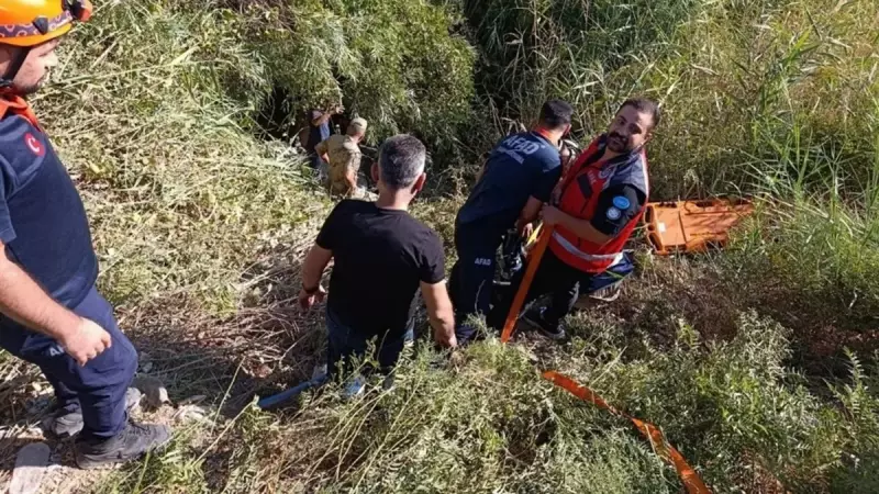 Siirt'te Öğretmenleri Taşıyan Araç Dereye Uçtu: İki Yaralı | Son Dakika Haberi