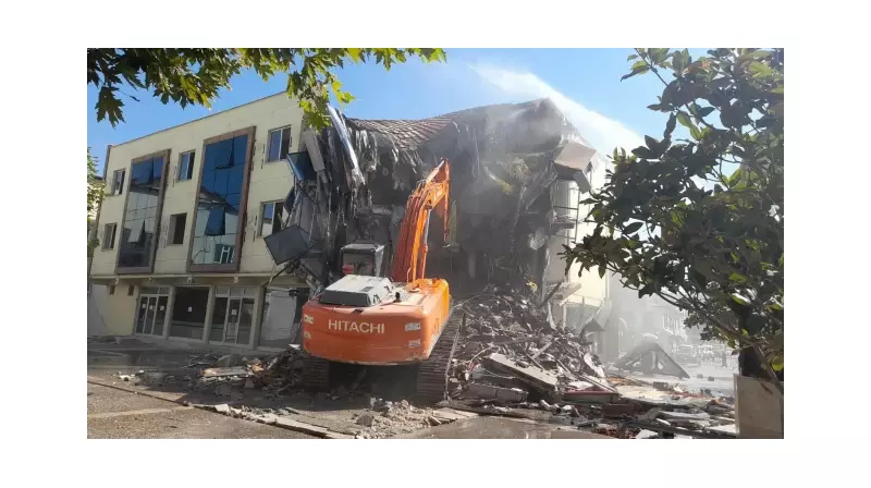 Sındırgı'da Deprem Sonrası Kritik Karar: Belediye Oteli Yıkıldı!