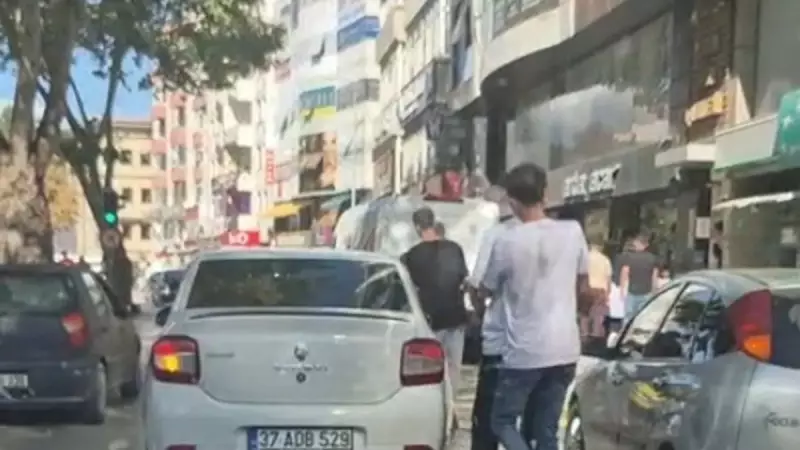 Sokakların Yeni Tehlikesi: Skuterli Çocukların Ölümüne Yolculuğu Cebe Sığdı!