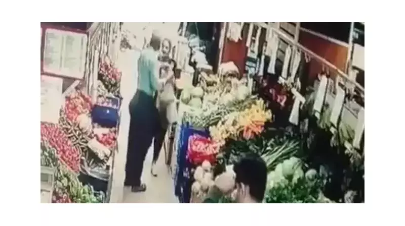 Sokakta Şiddet: Evcil Hayvanıyla Markette Alışveriş Yapan Vatandaşa Yumruk Saldırısı!