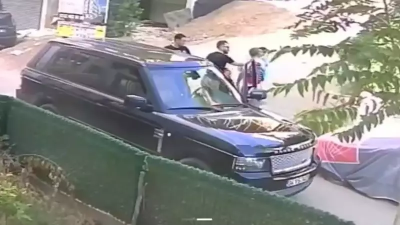 Sürücüye Hız Uyarısı Yapan Babaya Tokatlı Saldırı! İstanbul'da Trafik Dehşeti