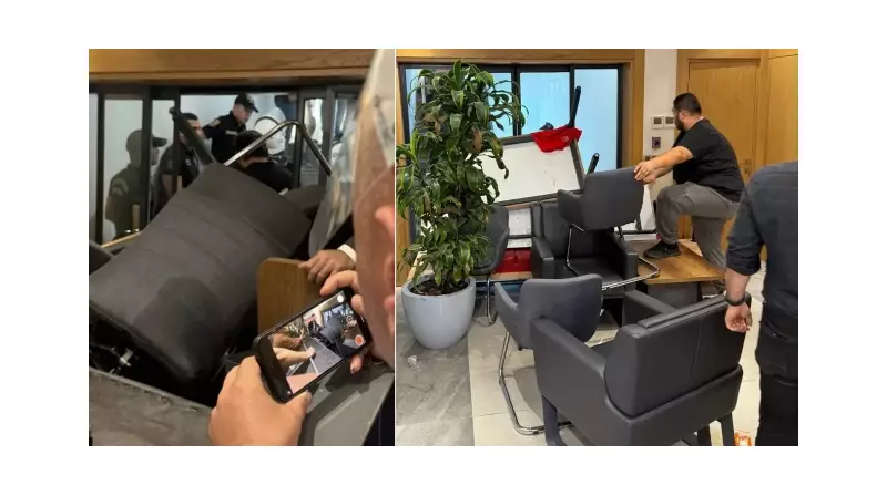 İstanbul'da CHP İl Başkanlığı'nda Gerilim Yükseldi: Makam Katına Barikat!