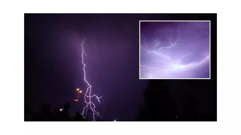 İstanbul'da Gök Gürültülü Sağanak: Şimşekler Geceyi Aydınlattı!