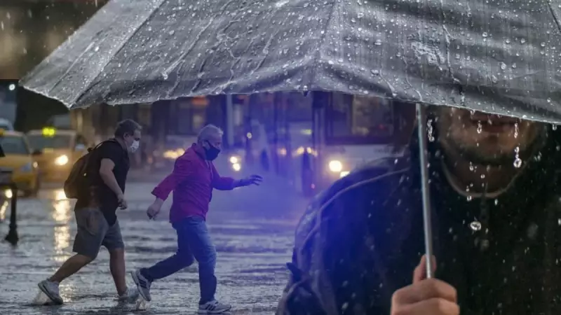 İstanbul'da Hafta Sonu İçin Flaş Uyarı: 21 İle Kuvvetli Sağanak Geliyor!