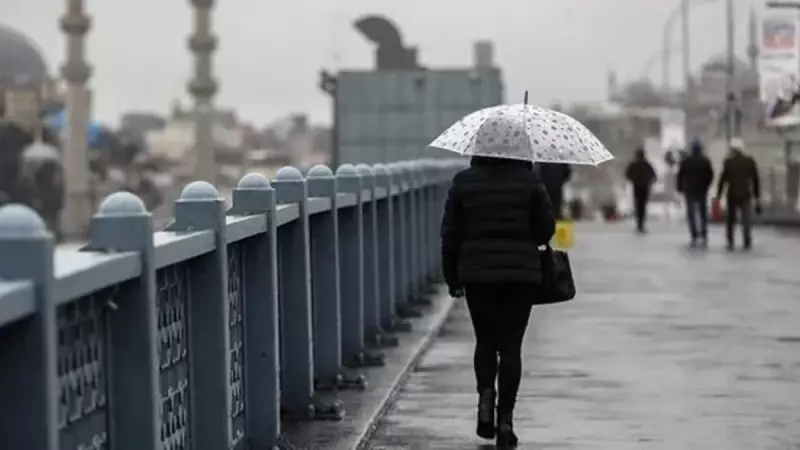 İstanbul'da Hava Aniden Değişti! Meteoroloji Sarı Kodla Uyardı, Sağanak Bastırdı
