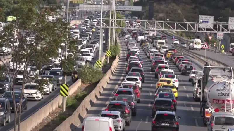İstanbul'da Trafik Kilit! Bu Noktalar Adeta Felç Oldu
