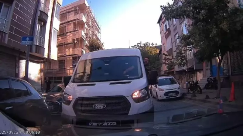Sultangazi'de Minibüsçü 'Polis Çağır, Sıkıntı Yok' Dedi, Cebinden 9 Bin Lira Çıktı!