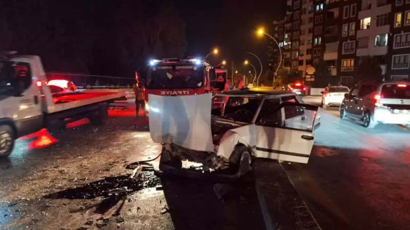 Tarsus'ta Feci Zincirleme Kaza! 3 Araç Birbirine Girdi: 1 Can Kaybı, 8 Yaralı