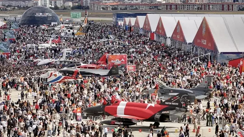 Teknofest'te SoloTürk Nefes Kesti! Dördüncü Günde de Ziyaretçi Rekoru Kırıldı