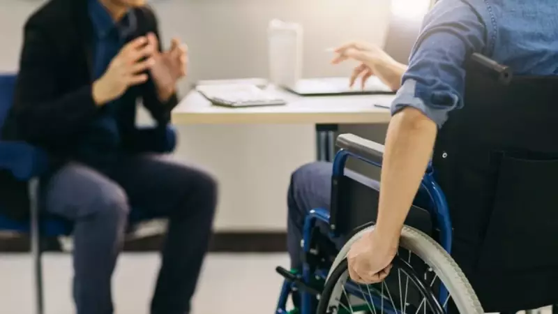 Telefon Bağımlılığı Felç Etti! 19 Yaşındaki Genç, Boynunu Kırarak Sosyal Medyayı Geziyordu