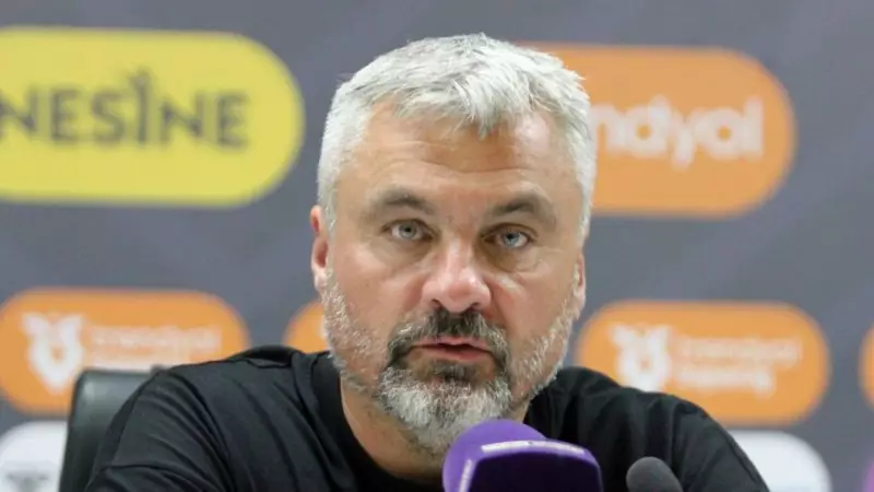 Thomas Reis'ten Sert Çıkış: 'Bu Zemin Futbol Oynamak İçin Uygun Değil!'