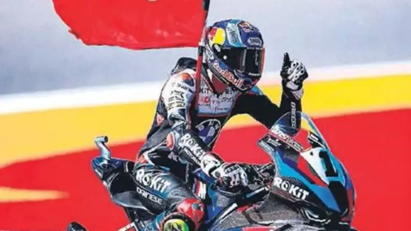 Toprak Razgatlıoğlu'ndan Bomba İmza: BMW ile Yollar 2025'e Kadar Ayrılmayacak!