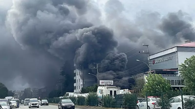 Trabzon'da Gökyüzünü Kara Dumanlar Bastı: Sahil Yolu'nda Ulaşım Felç Oldu!