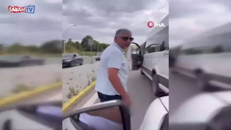 Trafik Canavarına Dönüşen Servis Şoförü, Sürücüyü 'Nefesini Keserim' Diye Tehdit Etti!