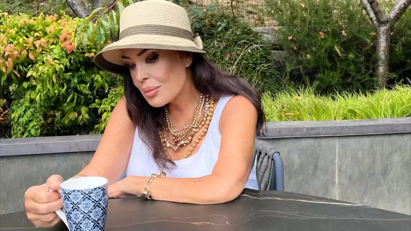 Türkan Şoray'dan Yaza Veda: İşte Sultan'ın O Muhteşem Kareleri!