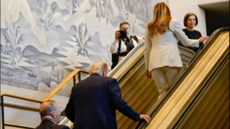 Trump'ın Yürüyen Merdiven Macerası: Sosyal Medyayı Sallayan An!
