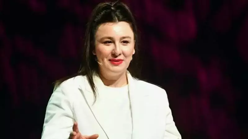 Yasemin Sakallıoğlu'nun O Kıyafeti Sosyal Medyayı Salladı: 'Ağır Bir Kadınım' İtirafı!