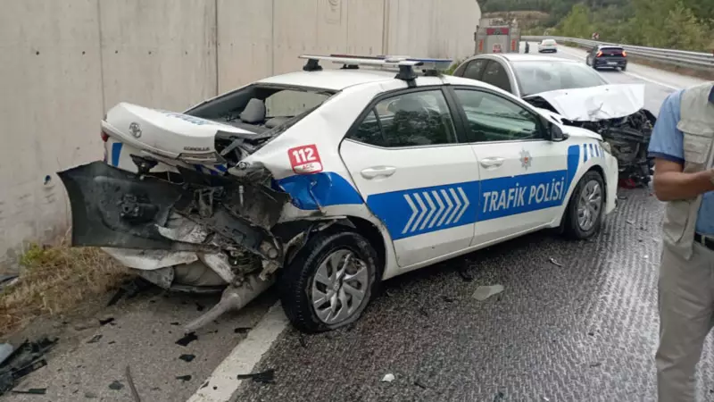 İzmir'de Acil Müdahale Sırasında Feci Kaza: Polis Aracına Çarpan Otomobil 8 Yaralı