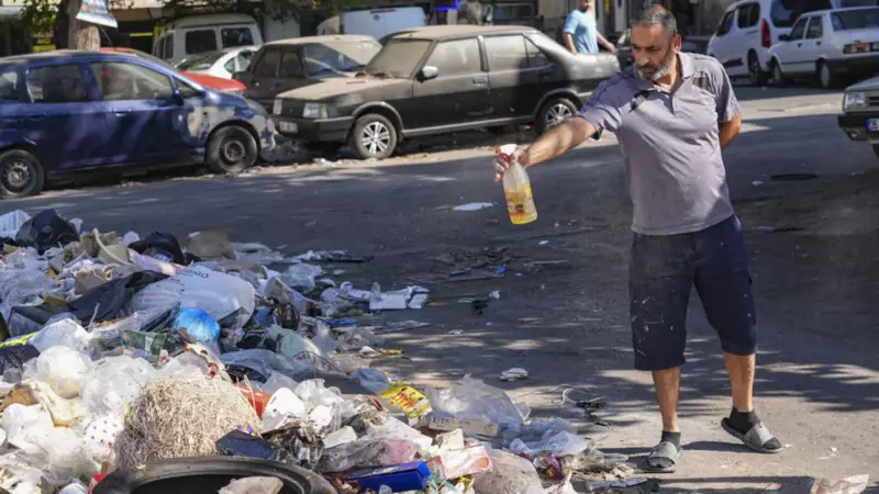 İzmir'de Esnaftan Akıl Almaz Yöntem: Haşerelere Karşı Mazotla Mücadele!