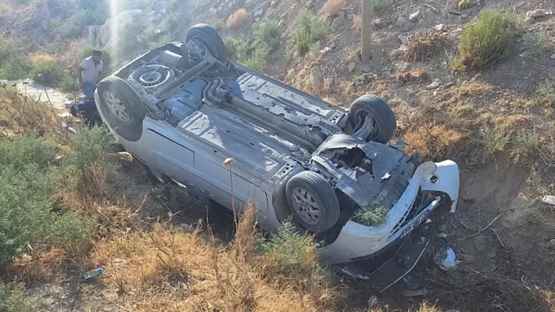 İzmir'de Feci Kaza: Hafif Ticari Araç Şarampole Uçtu, 7 Kişi Yaralandı!