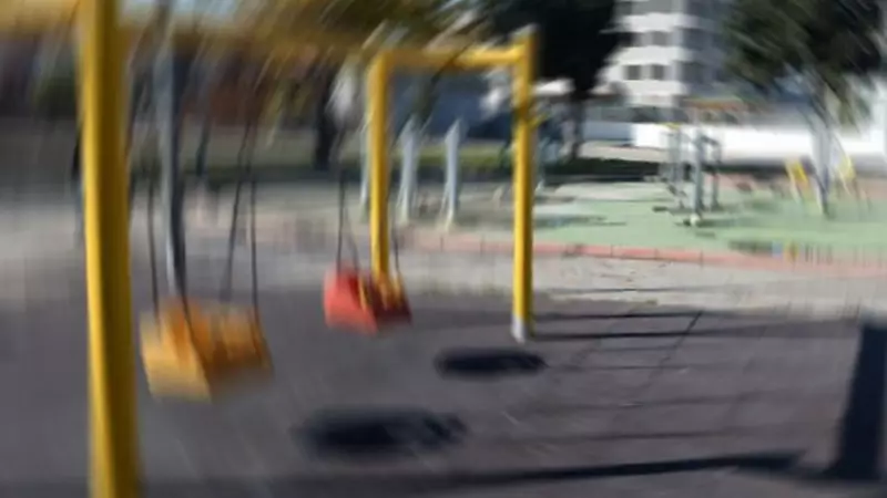 İzmir'de Parkta Oynayan Çocuğa Serseri Kurşun İsabet Etti!