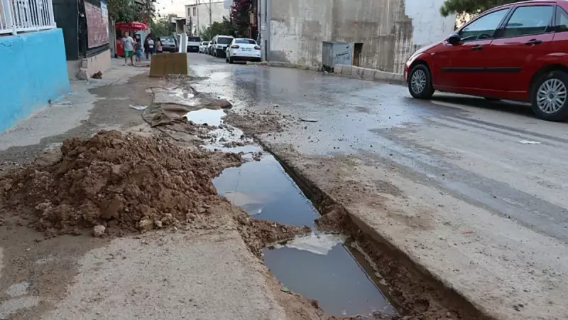 İzmir'de Patlayan Su Borusu 15 Gündür Tamir Edilmedi: Mahalleli İsyan Etti, 'Bu Su Faturasını Kim Ödeyecek?'