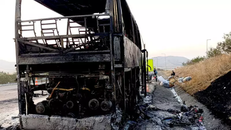 İzmir'de Seyir Halindeki Araç Alev Aldı: Sürücü Mucizevi Şekilde Kurtuldu!