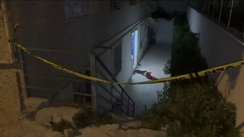 İzmir'de Uyuşturucu Etkisindeki Kadın Polise Bıçakla Saldırdı: Ateş Açılarak Etkisiz Hale Getirildi