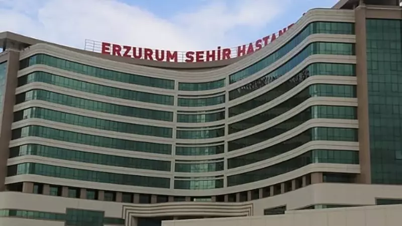 İzmir'deki Hastanede Yaşamını Yitiren Kadının Ölümü Şüphe Uyandırdı: Adli Tıp'tan Çarpıcı Rapor!