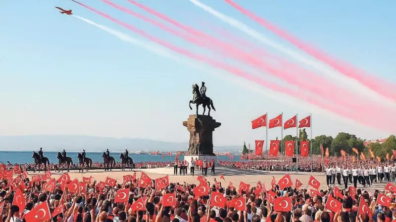 İzmir'in 103. Kurtuluş Yıldönümünde Muhteşem Kutlama: Ruh Yeniden Canlandı!