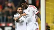 Beşiktaş, Kayseri'de Fırtına Gibi Esti! 4-0'lık Skorla Adeta Demirledi