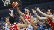 EuroBasket'te Muhteşem Direniş! 12 Dev Adam Dördüncü Zaferini Aldı