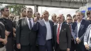 Gürsel Tekin'in Kurtuluş Mücadelesi: CHP İl Binası Önündeki Kalabalığın Şaşırtan Kimliği!