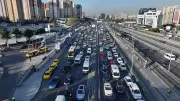 İstanbul'da Trafik Kilit! Haftanın 3. İş Gününde Yoğunluk Yine Felç Etti