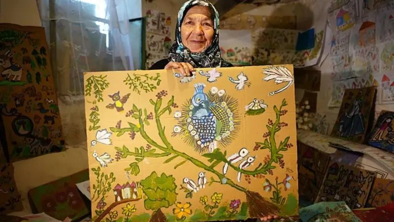 73 Yaşındaki Hakime Teyze, Yalnızlığını 15 Yıldır Fırçasıyla Renklendiriyor: 'Üzüldüğümde Resim Yapıyorum'
