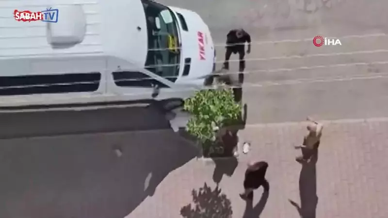 Adana'da Sokak Ortasında Dehşet! Bıçaklı Saldırı Anı Kamerada