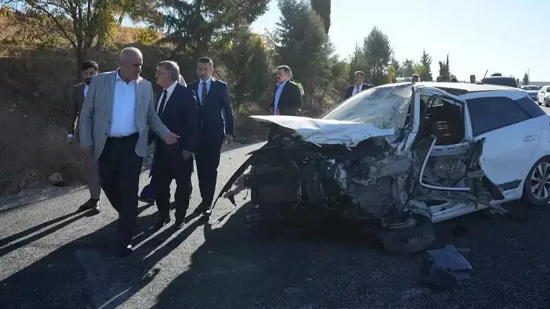 Adıyaman'da Feci Kaza: Polis Aracı ile Bulaşıkçı Minibüsü Çarpıştı!