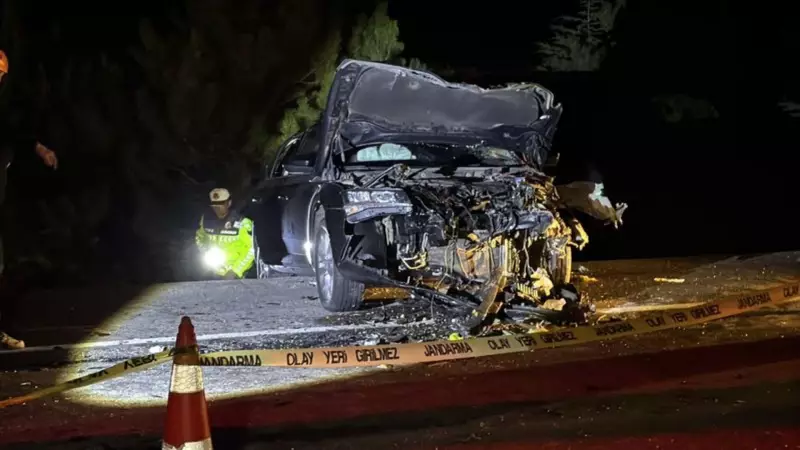 AK Partili Gürcan'ın Aracı Korkunç Kazaya Karıştı: 1 Can Kaybı, 4 Yaralı
