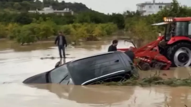 Akdeniz'i Vuran Fırtına ve Sağanak: Seralar Yerle Bir Oldu, Çiftçinin Yüzü Gülsün!