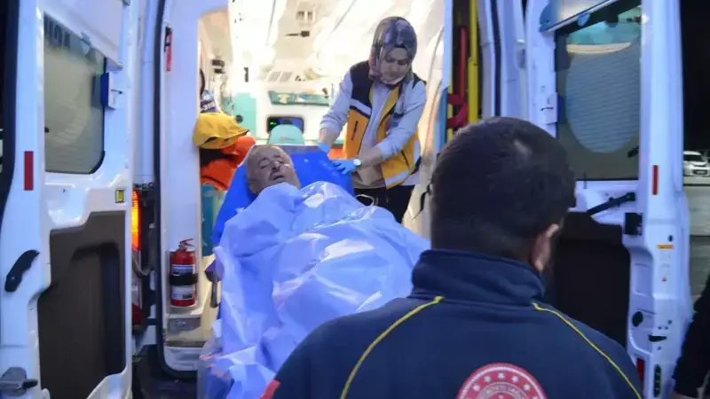 Aksaray'da Dehşet! 5 Kişinin Bıçaklı Saldırısına Uğrayan Adam 11 Yerinden Yaralandı