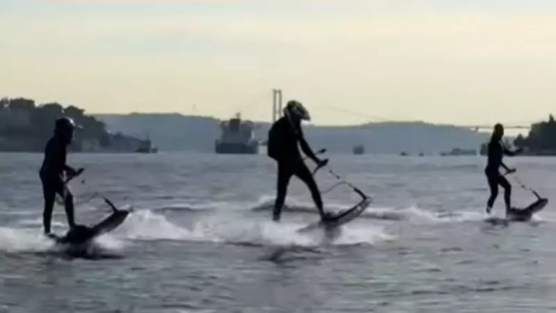 Çağla Şıkel ve Oğullarından Boğaz'da Sürükleyici Sörf Keyfi! İşte O Anlar