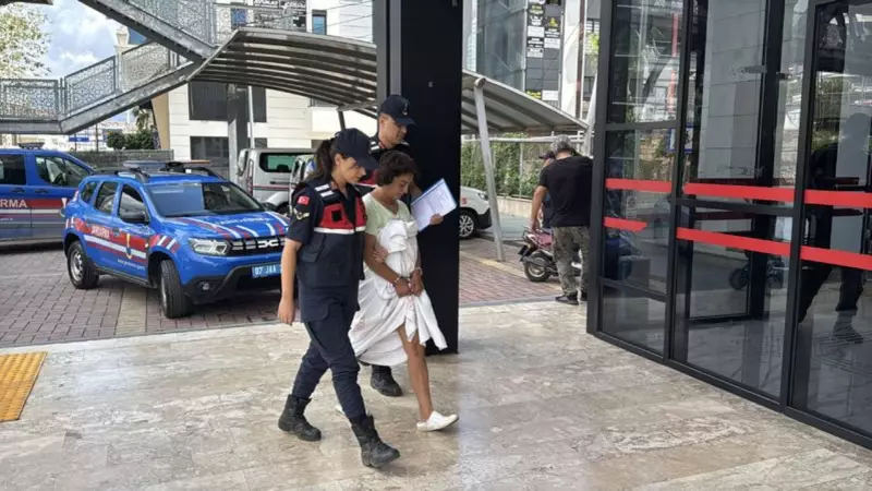 Alanya'da Gece Yarısı Dehşeti: İş Yeri ve Minibüs Alev Alev! Zanlı Tutuklandı