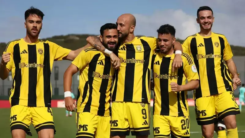 Aliağa'da Futbol Coşkusu: Genç Yetenekler Sahada Fırtına Gibi Esiyor!