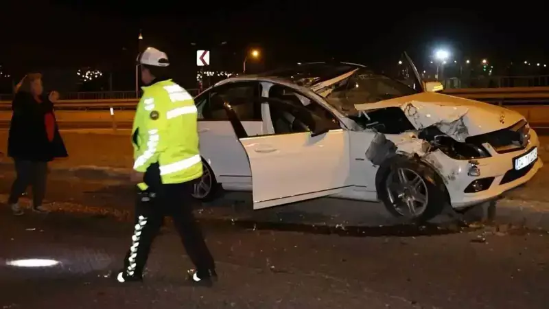 Alkollü Aday Şoförün Korkunç Kazası: Tır Arkadan Vurdu, 2 Yaralı!