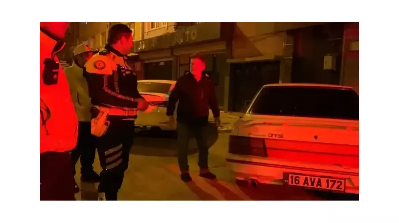 Alkollü Sürücüye Komik Cezai İşlem: Trafikte Alkollü Yakalanan Adamın Araç İçi Performansı Görülmeye Değerdi