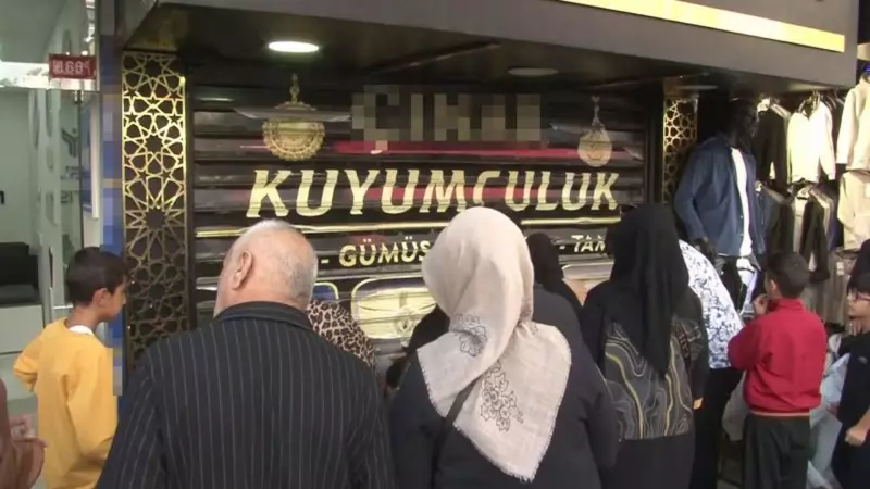 Altın Hırsızı Dükkânı Soyup Kaçtı, Vatandaşlar Kalanları Yağmaladı!