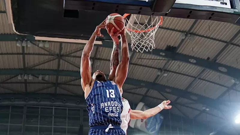 Anadolu Efes, Karşıyaka'yı 101 Sayıyla Devirdi! Basketbol Sahnesinde Unutulmaz Bir Gece