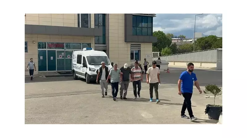 Antalya'da Feci Kaza: Otomobil ile Hafif Ticari Araç Çarpıştı, 1 Kişi Hayatını Kaybetti