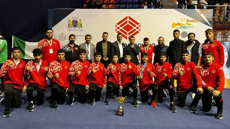 Avrupa'ya Damga Vurduk! Genç Boksörlerimizden Tarihi Başarı: 13 Madalya