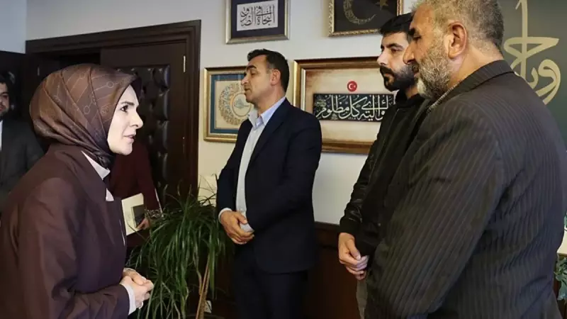 Bakan Göktaş'tan Duygusal Buluşma: Rojin Kabaş'ın Babası ile Bir Araya Geldi!